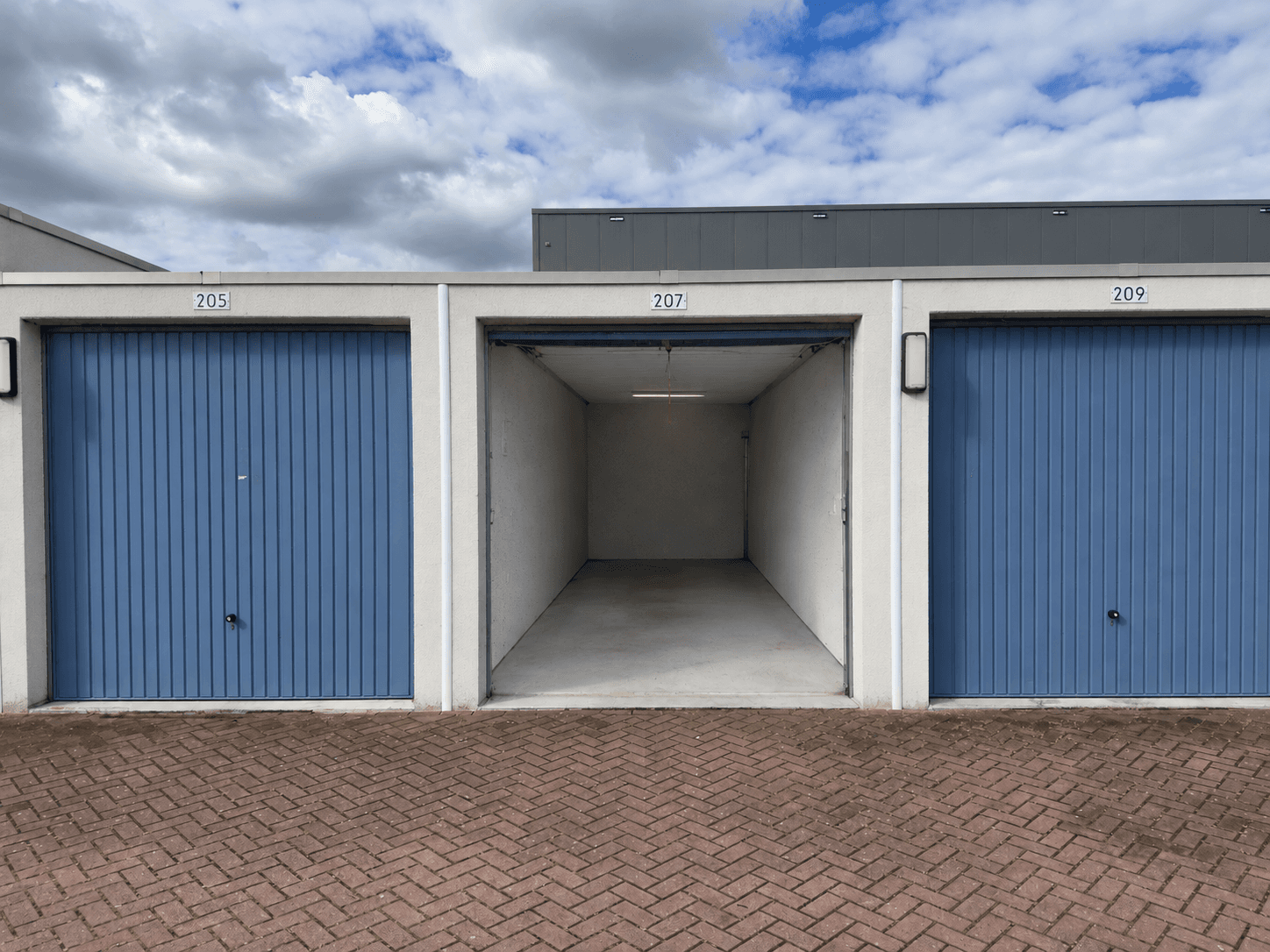 Koning Willem-Alexanderlaan 207 & 209 — te koop, 24 m², Koning Willem-Alexanderlaan Zevenhuizen